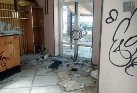 Riapre il bar di Parco 2 Giugno: in tre anni ridotto a rudere alla mercé dei vandali